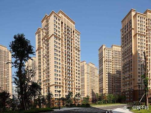 宏盛证券 新房价格咬住不放，二手房却在清仓，普通人该咋选房？